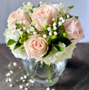Roses Bouquet Delivery Toronto - Looking for roses delivery in Toronto? Whether you need hand-tied pink roses or any fragrant blooming roses, we are ready to make a beautiful roses bouquet for you.

Please visit here>>https://flowersandflowers.ca/collections/rose-collection