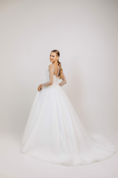 Exquisite-Wedding-Gowns-for-Brides.jpeg