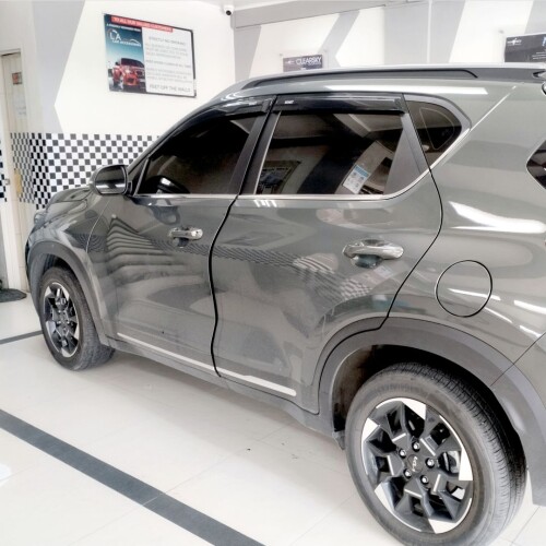 Sleek-Automotive-Tinting-for-Ultimate-Comfort.jpg